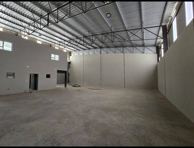 350M² WAREHOUSE TO LET IN CLEVELAND